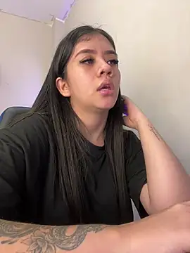 Snapshot of Alhanna_ chatting on 03.23.25 Alhanna online show from 03.23.25