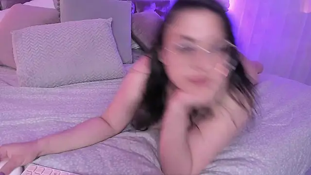 Nicolle W online show from 02.22.25