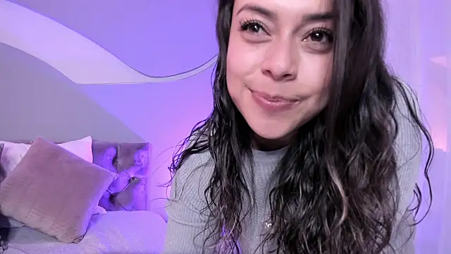 Nicolle W online show from 02.25.25