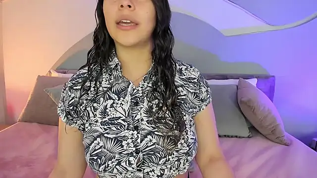 Nicolle W online show from 09.21.25