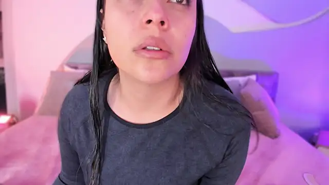 Nicolle W online show from 09.22.25