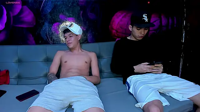 Snapshot of SecretsParty chatting on 10.08.25 SecretsParty online show from 10.08.25