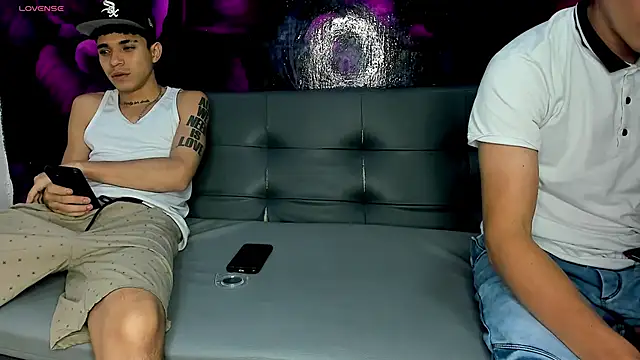 Snapshot of SecretsParty chatting on 10.10.25 SecretsParty online show from 10.10.25