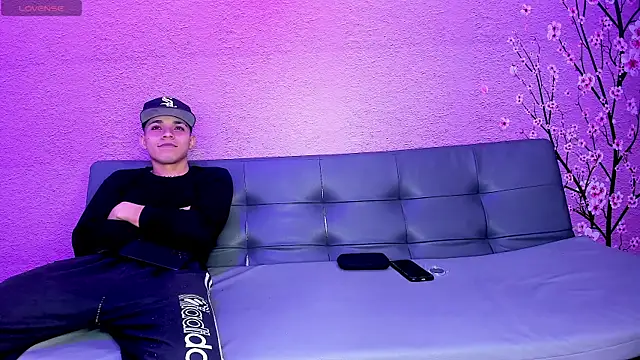 Snapshot of SecretsParty chatting on 10.18.25 SecretsParty online show from 10.18.25