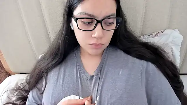 Snapshot of roniewester chatting on 02.28.26 roniewester online show from 02.28.26