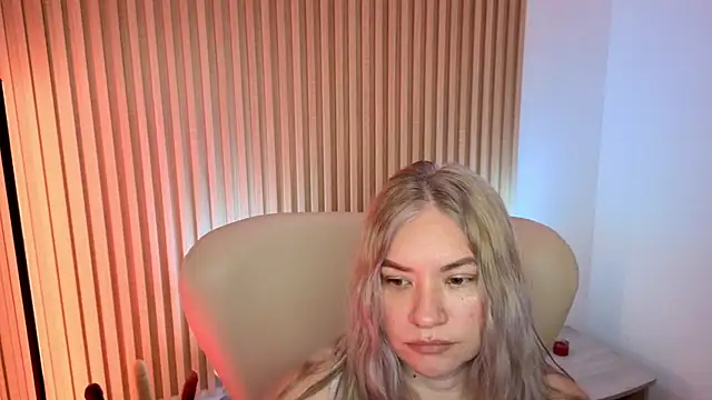 Snapshot of MarianL0ve chatting on 10.07.25 MarianL0ve online show from 10.07.25