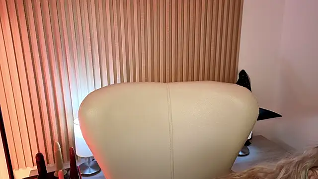 Snapshot of MarianL0ve chatting on 10.18.25 MarianL0ve online show from 10.18.25