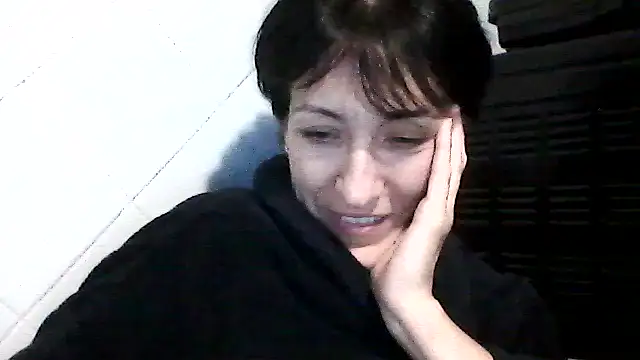 SunnyAmorre online show from 10.18.25