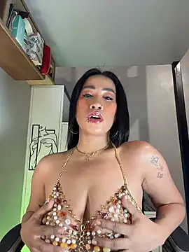 Snapshot of AsianMilfSheryl chatting on 05.11.26 AsianMilfSheryl online show from 05.11.26