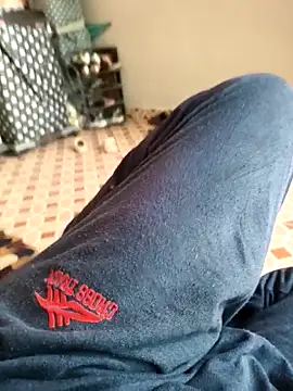 Snapshot of deshimund chatting on 10.28.25 deshimund online show from 10.28.25