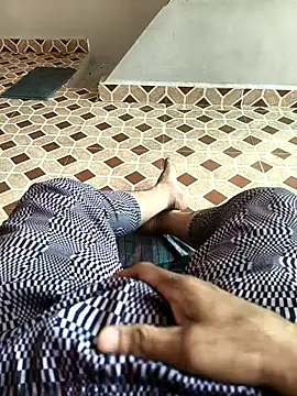 Snapshot of deshimund chatting on 10.29.25 deshimund online show from 10.29.25