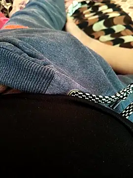 Snapshot of deshimund chatting on 10.31.25 deshimund online show from 10.31.25