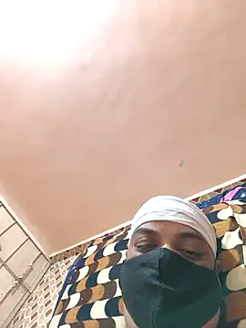 Snapshot of deshimund chatting on 10.31.25 deshimund online show from 10.31.25