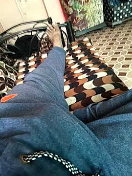 Snapshot of deshimund chatting on 11.13.25 deshimund online show from 11.13.25