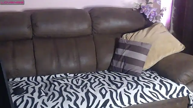 Snapshot of NaughtyHornyJenny chatting on 01.20.25 NaughtyHornyJenny online show from 01.20.25