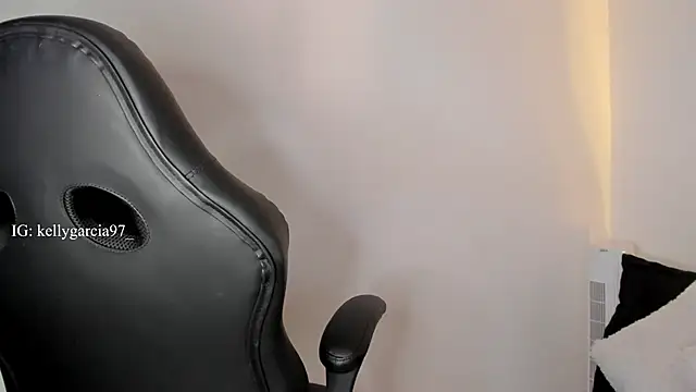 Snapshot of Ally_Snow chatting on 03.10.25 Ally Snow online show from 03.10.25