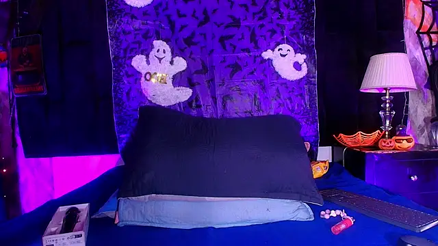 shelsyloreds online show from 10.15.25