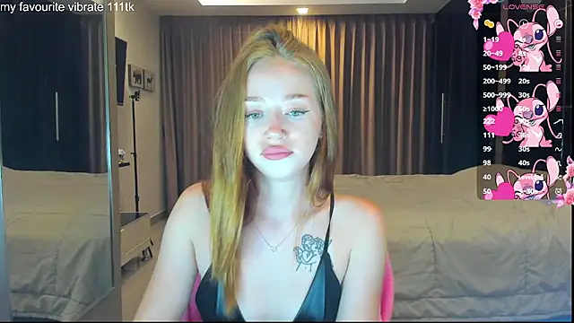 Hot Mia  online show from 10.04.25