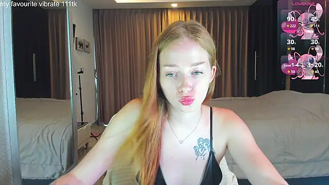 Hot Mia  online show from 11.07.25