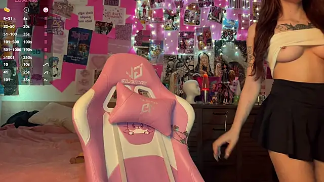 Snapshot of boobsybootie chatting on 09.30.25 boobsybootie online show from 09.30.25