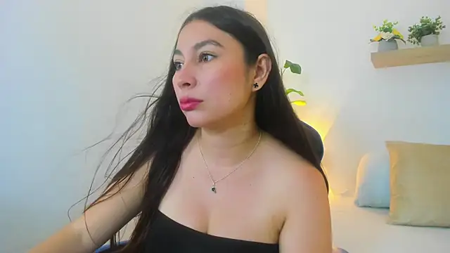 Snapshot of bella_99_ chatting on 06.13.26 bella 99 online show from 06.13.26