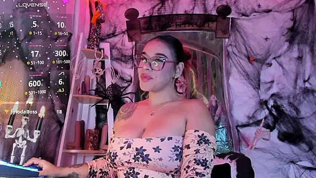 Snapshot of andrea_lopezz_ chatting on 10.16.25 andrea lopezz online show from 10.16.25