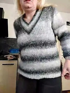 Snapshot of GeileEstelle chatting on 12.15.24 GeileEstelle online show from 12.15.24