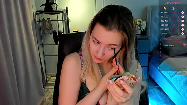 Snapshot of elinanortas chatting on 10.04.25 elinanortas online show from 10.04.25