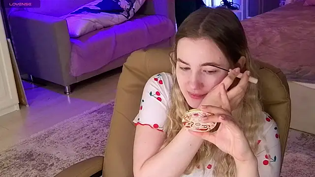 Snapshot of elinanortas chatting on 10.09.25 elinanortas online show from 10.09.25