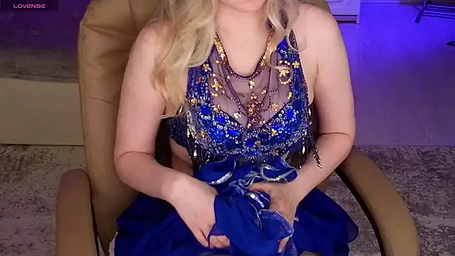 Snapshot of elinanortas chatting on 10.28.25 elinanortas online show from 10.28.25