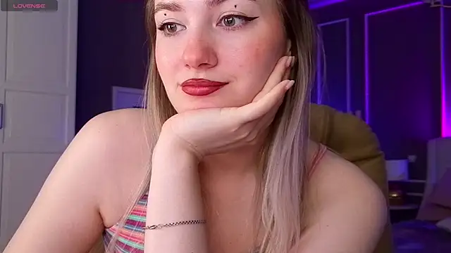 Snapshot of elinanortas chatting on 11.08.25 elinanortas online show from 11.08.25