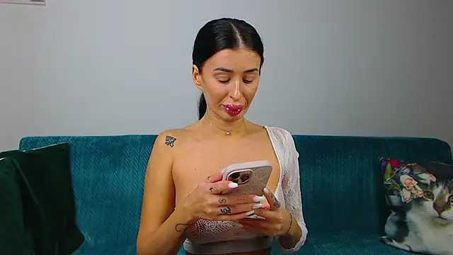 SaraDaisy online show from 10.11.25