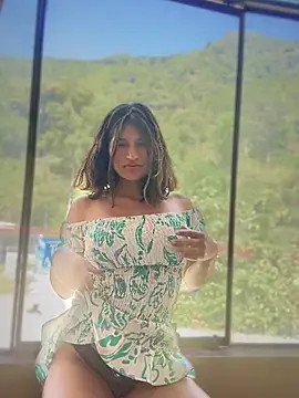 Snapshot of sexi_noemi chatting on 09.27.25 sexi noemi online show from 09.27.25