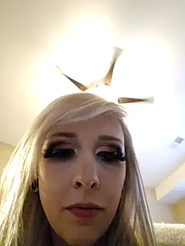 AmethystFoxx online show from 11.30.25