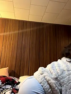 Snapshot of Mini_And_The_Bear chatting on 01.13.26 Mini And The Bear online show from 01.13.26