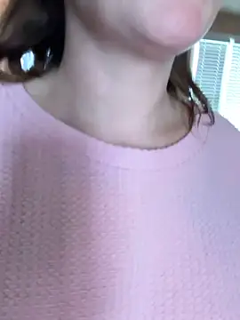 Snapshot of Mini_And_The_Bear chatting on 01.15.26 Mini And The Bear online show from 01.15.26