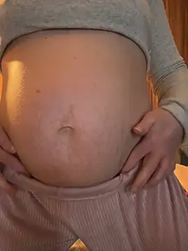 Snapshot of Mini_And_The_Bear chatting on 02.05.26 Mini And The Bear online show from 02.05.26