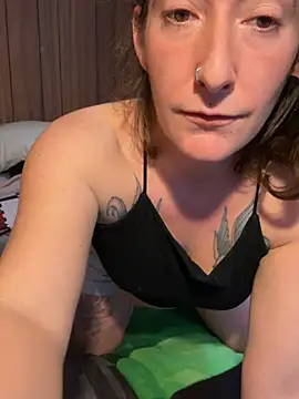 Snapshot of Mini_And_The_Bear chatting on 02.09.26 Mini And The Bear online show from 02.09.26