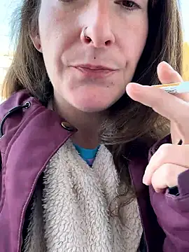 Snapshot of Mini_And_The_Bear chatting on 02.14.26 Mini And The Bear online show from 02.14.26