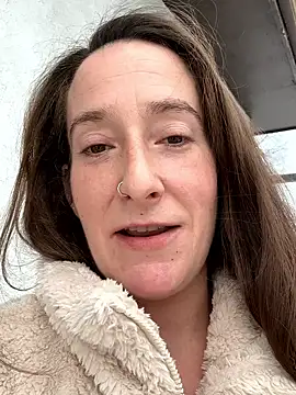 Snapshot of Mini_And_The_Bear chatting on 02.15.26 Mini And The Bear online show from 02.15.26