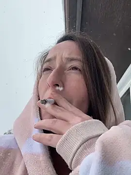 Snapshot of Mini_And_The_Bear chatting on 02.20.26 Mini And The Bear online show from 02.20.26