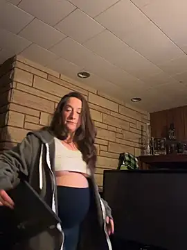 Snapshot of Mini_And_The_Bear chatting on 02.25.26 Mini And The Bear online show from 02.25.26