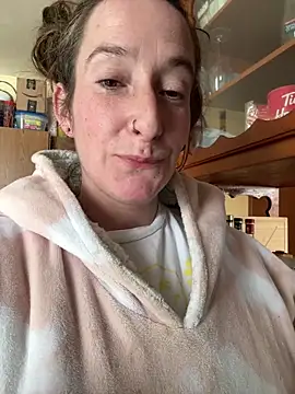 Snapshot of Mini_And_The_Bear chatting on 02.26.26 Mini And The Bear online show from 02.26.26