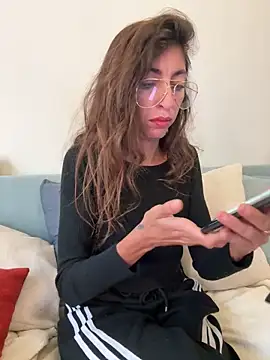 amanilouve online show from 10.27.25