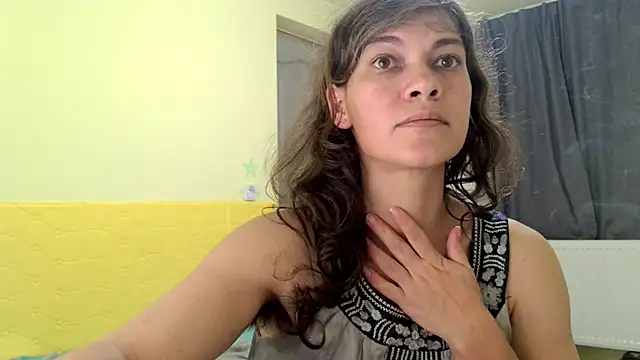 Snapshot of MercyLove chatting on 11.09.25 MercyLove online show from 11.09.25