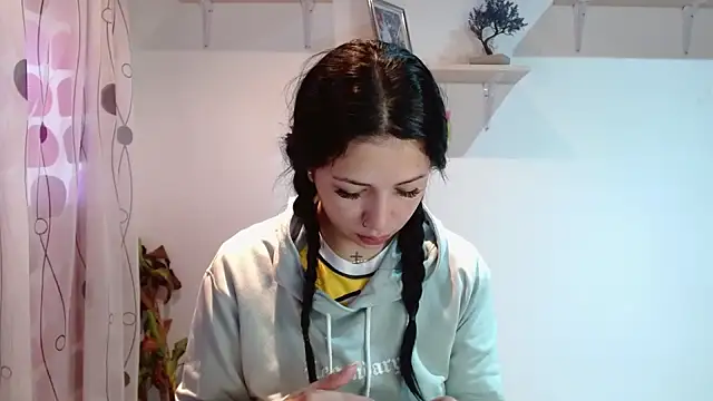 Snapshot of MadisonCambel chatting on 12.12.24 MadisonCambel online show from 12.12.24