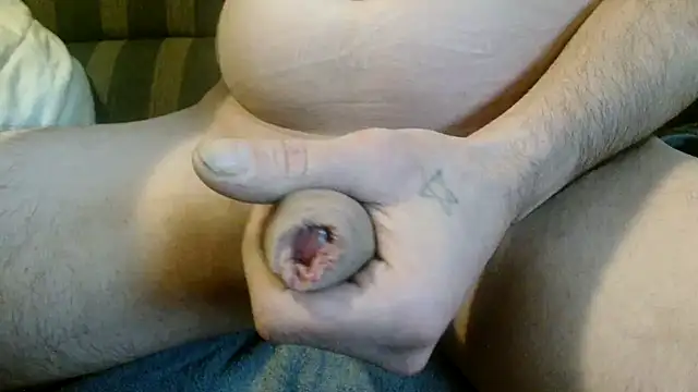 Snapshot of PikWilInPoes chatting on 12.08.24 PikWilInPoes online show from 12.08.24