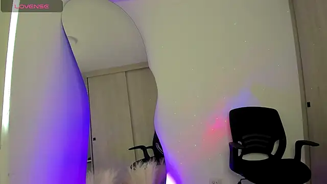 SussiVega online show from 10.28.25