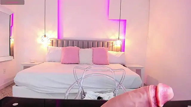 Snapshot of ValeryNova chatting on 02.11.25 ValeryNova online show from 02.11.25