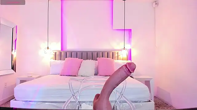 Snapshot of ValeryNova chatting on 02.18.25 ValeryNova online show from 02.18.25